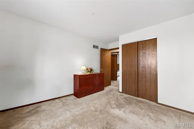 $369,000 | 612 Thicket Lane, Lake St. Louis, MO 63367