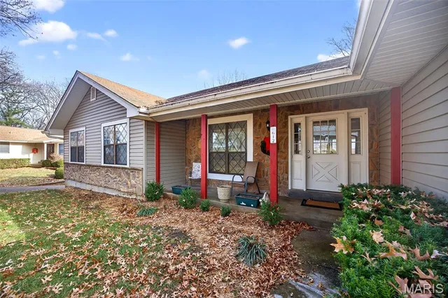 $369,000 | 612 Thicket Lane, Lake St. Louis, MO 63367