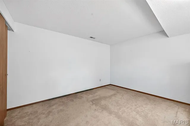 $369,000 | 612 Thicket Lane, Lake St. Louis, MO 63367