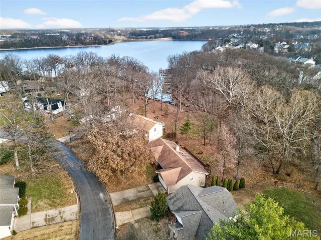 $369,000 | 612 Thicket Lane, Lake St. Louis, MO 63367