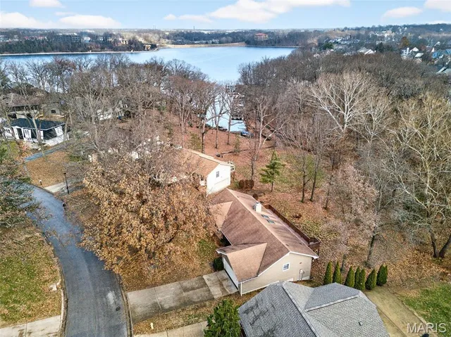 $369,000 | 612 Thicket Lane, Lake St. Louis, MO 63367