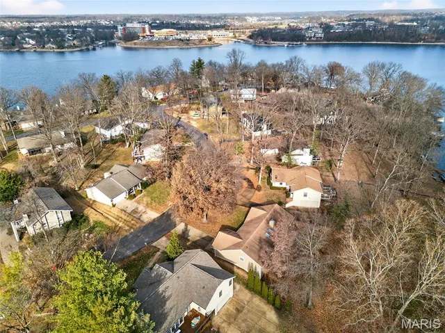 $369,000 | 612 Thicket Lane, Lake St. Louis, MO 63367