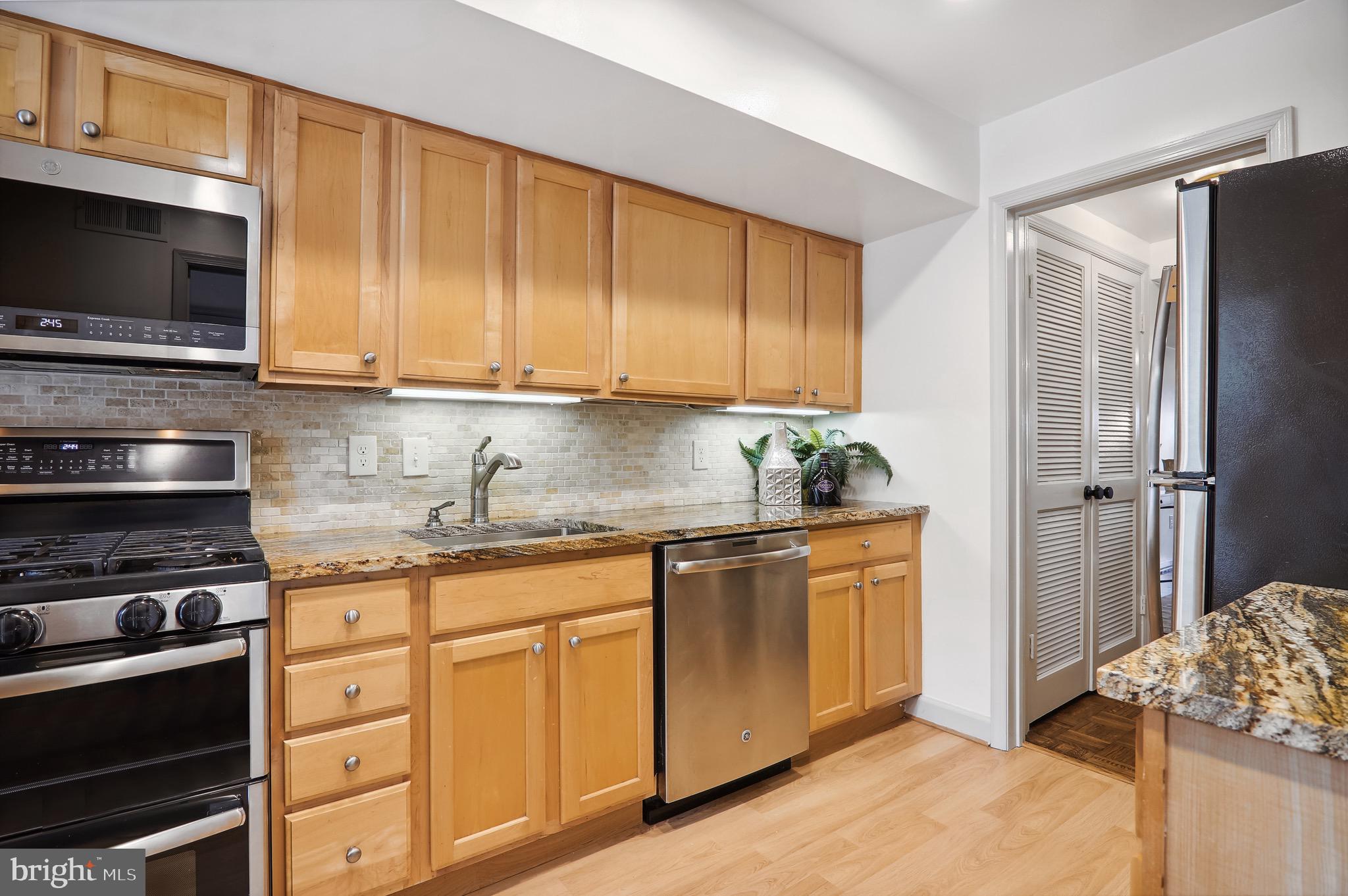 322 8th Street Southeast Washington, DC 20003 - Photo 4 of 35