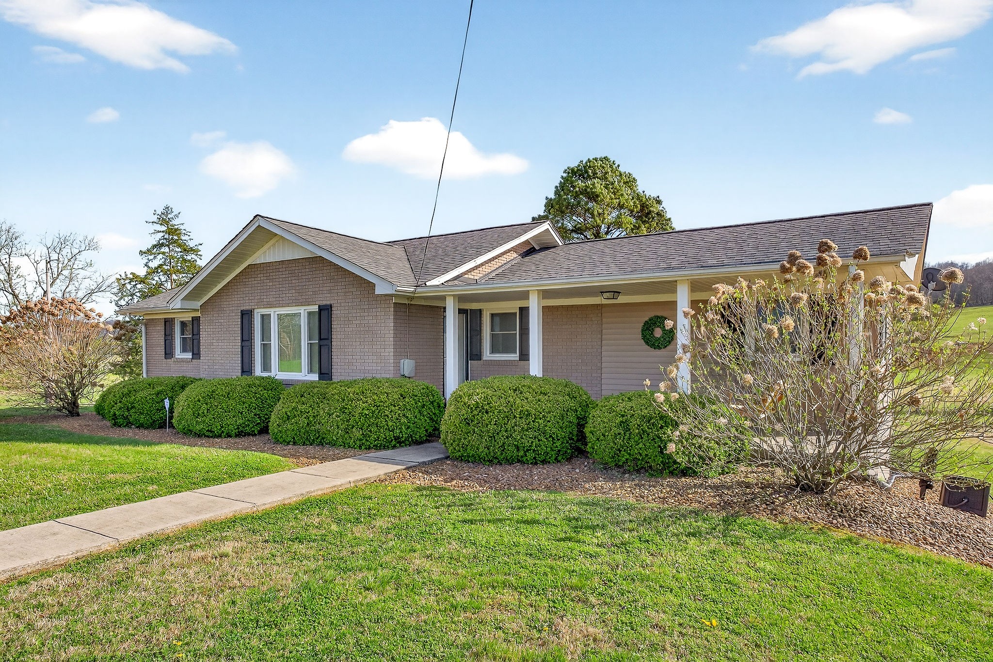 1003 Hodges Ferry Road Sparta, TN 38583 - Photo 4 of 49 a front view of a house with garden