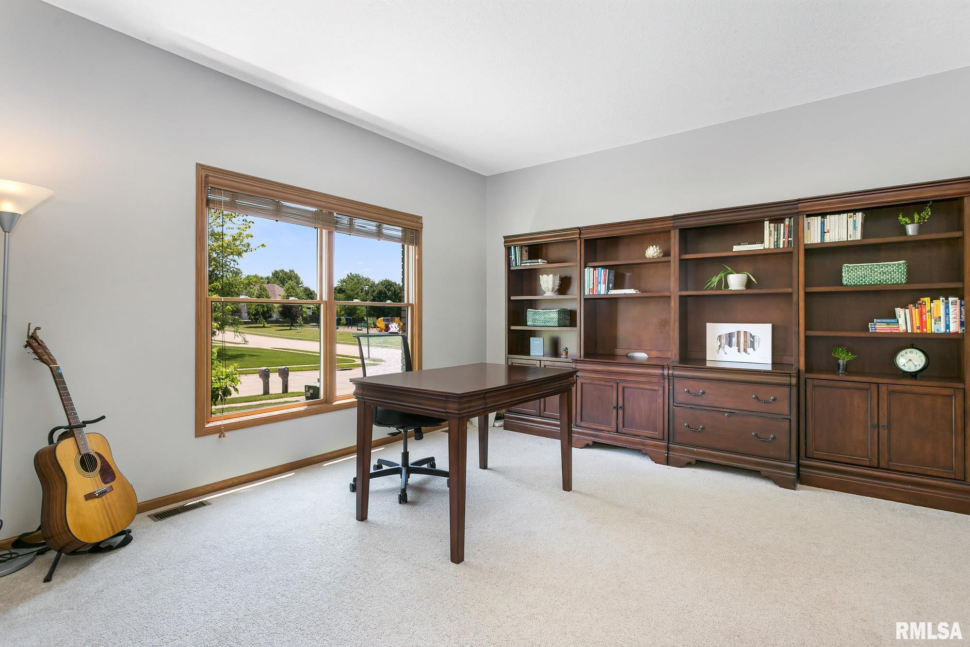 4951 White Post Road Bettendorf, IA 52722 - Photo 13 of 39