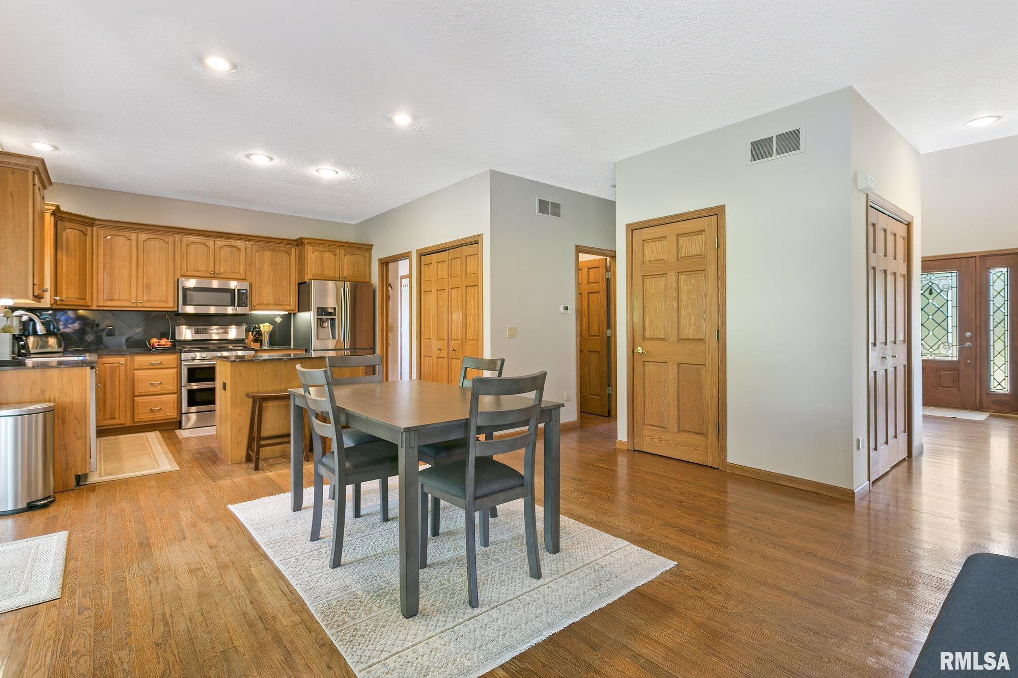 4951 White Post Road Bettendorf, IA 52722 - Photo 20 of 39