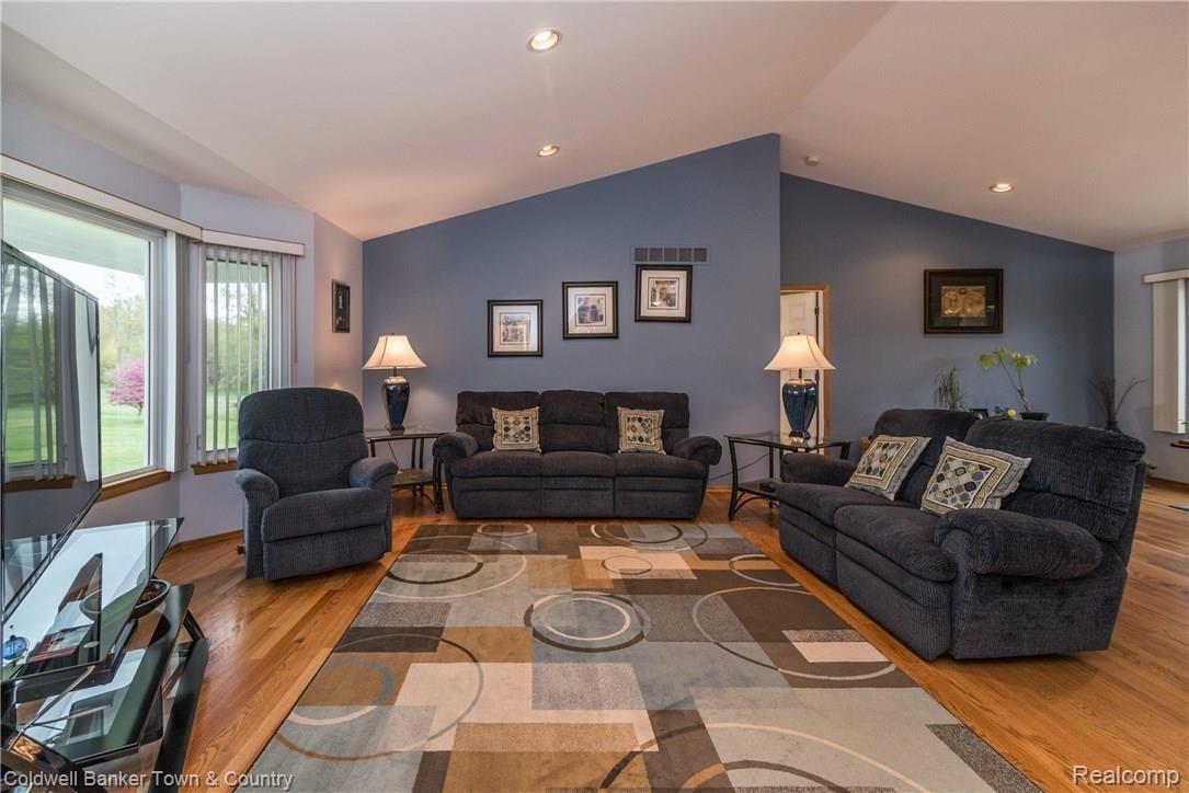 10095 White Road Linden, MI 48451 - Photo 6 of 64 AUG_6002.jpg