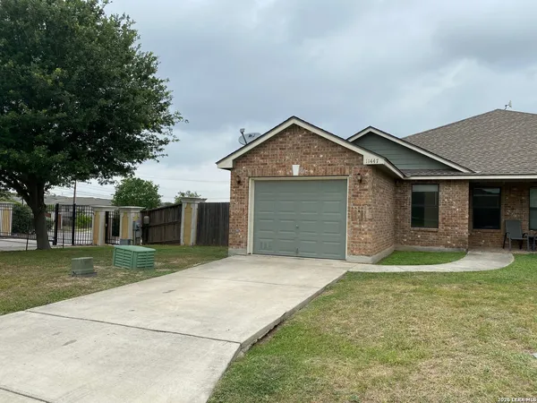 $1,500 | 11447 Creek Eagle, San Antonio, TX 78245