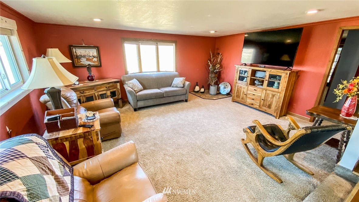 1787 East Lind Ralston Road Ritzville, WA 99169 - Photo 22 of 37 a living room with furniture and a flat screen tv