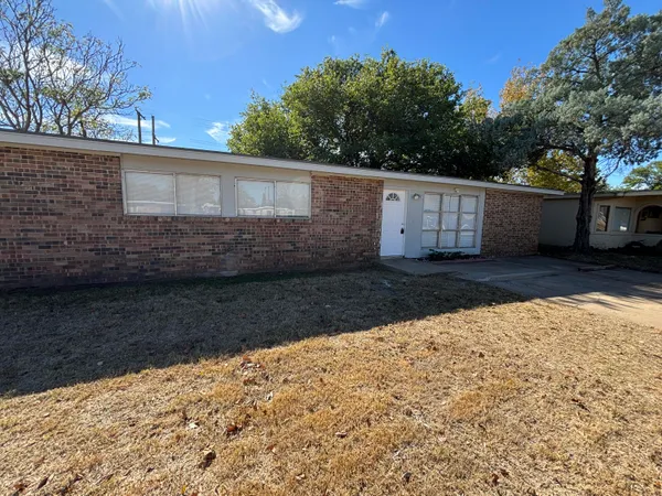 a view of a backyard of the house