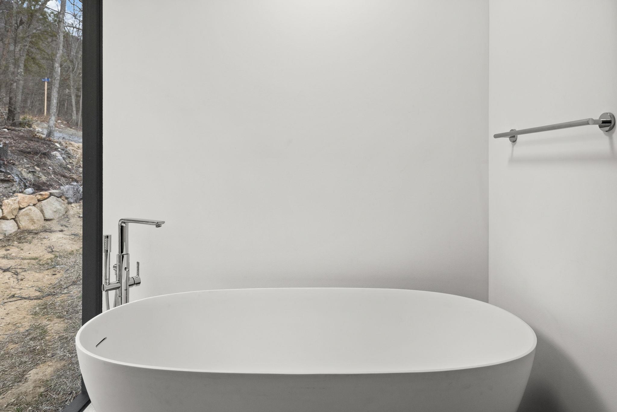 132 Holly Hl Road Luray, VA 22835 - Photo 26 of 69 a bathroom with a bathtub