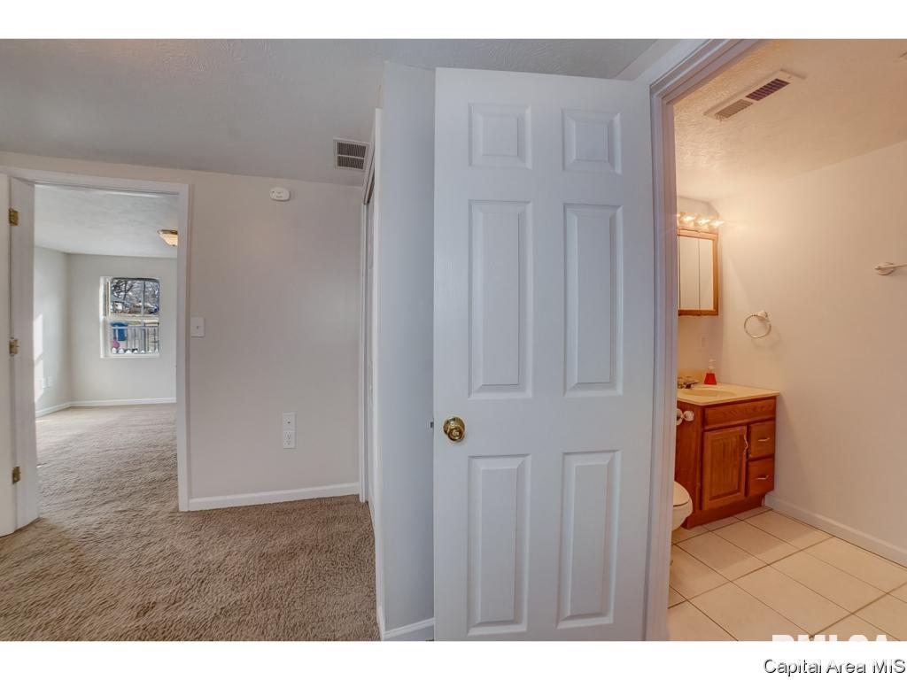 624 Wood Avenue Springfield, IL 62702 - Photo 8 of 25 Gallery Image 8