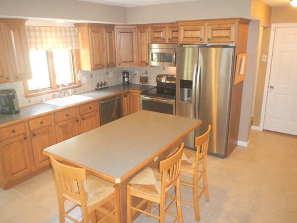 290 Hilltop Road Lancaster, MA 01523 - Photo 3 of 30 Gallery Image 3