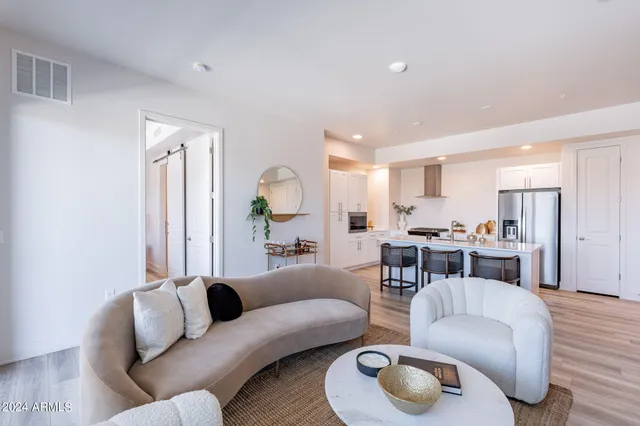 $530,000 | 3131 North Central Avenue, Unit 6014, Phoenix, AZ 85012