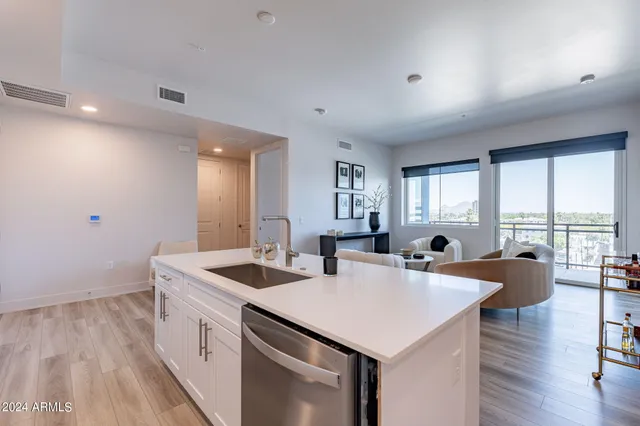 $530,000 | 3131 North Central Avenue, Unit 6014, Phoenix, AZ 85012