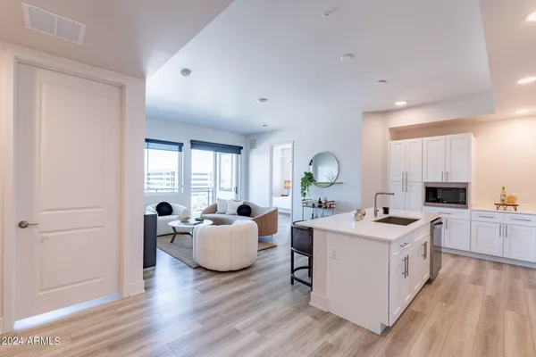 $460,000 | 3131 North Central Avenue, Unit 6014, Phoenix, AZ 85012
