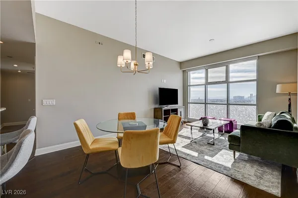 $2,950 | 150 South Las Vegas Boulevard, Unit 1811, Las Vegas, NV 89101