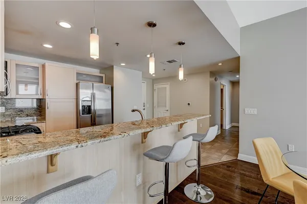 $2,950 | 150 South Las Vegas Boulevard, Unit 1811, Las Vegas, NV 89101