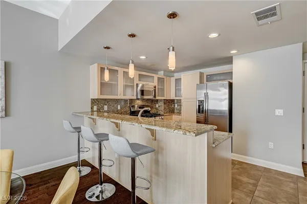 $2,950 | 150 South Las Vegas Boulevard, Unit 1811, Las Vegas, NV 89101