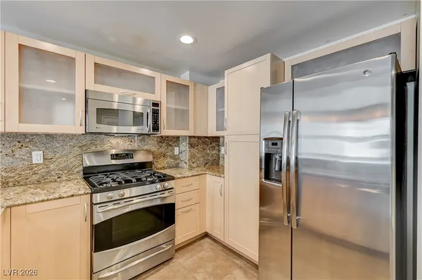 $2,950 | 150 South Las Vegas Boulevard, Unit 1811, Las Vegas, NV 89101