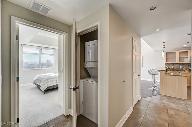 $2,950 | 150 South Las Vegas Boulevard, Unit 1811, Las Vegas, NV 89101