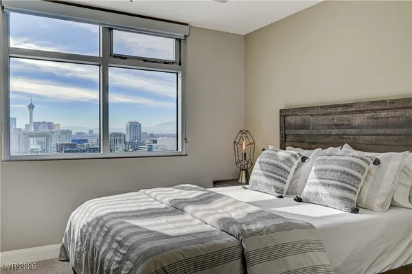 $2,950 | 150 South Las Vegas Boulevard, Unit 1811, Las Vegas, NV 89101