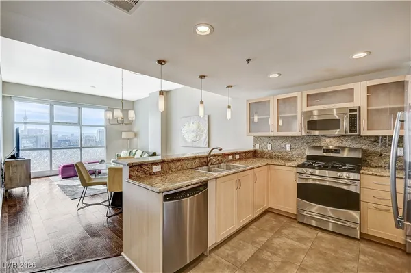 $2,950 | 150 South Las Vegas Boulevard, Unit 1811, Las Vegas, NV 89101