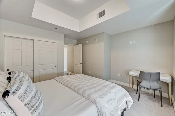 $2,950 | 150 South Las Vegas Boulevard, Unit 1811, Las Vegas, NV 89101
