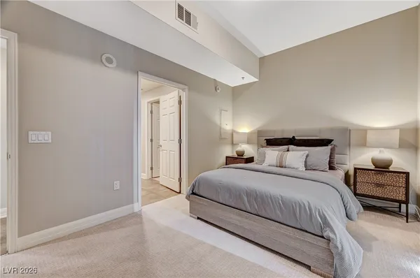 $2,950 | 150 South Las Vegas Boulevard, Unit 1811, Las Vegas, NV 89101
