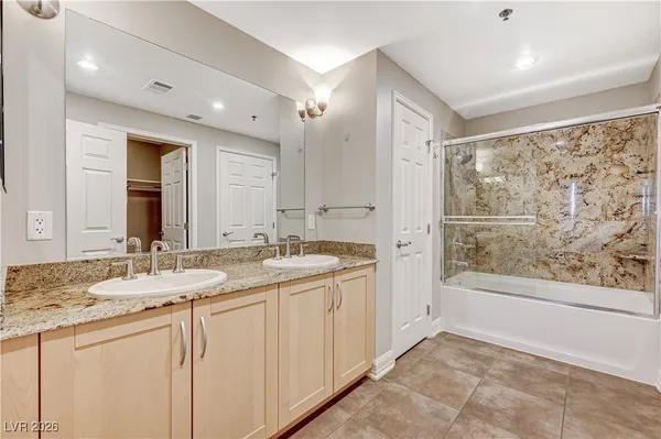 $2,950 | 150 South Las Vegas Boulevard, Unit 1811, Las Vegas, NV 89101