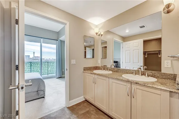 $2,950 | 150 South Las Vegas Boulevard, Unit 1811, Las Vegas, NV 89101