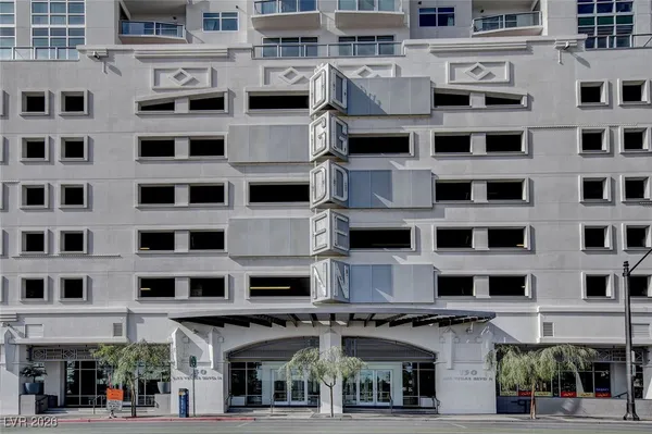 $2,950 | 150 South Las Vegas Boulevard, Unit 1811, Las Vegas, NV 89101