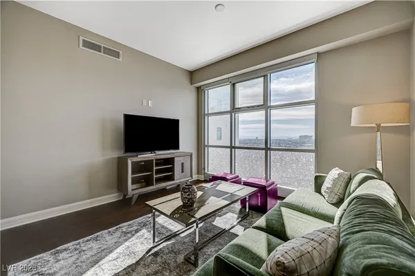 $2,950 | 150 South Las Vegas Boulevard, Unit 1811, Las Vegas, NV 89101