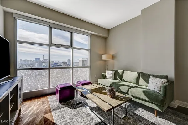 $2,950 | 150 South Las Vegas Boulevard, Unit 1811, Las Vegas, NV 89101