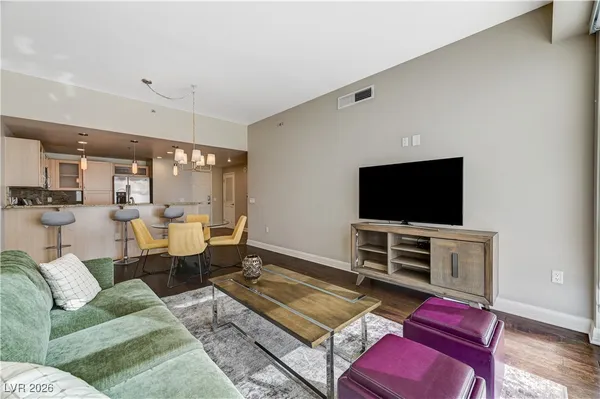 $2,950 | 150 South Las Vegas Boulevard, Unit 1811, Las Vegas, NV 89101