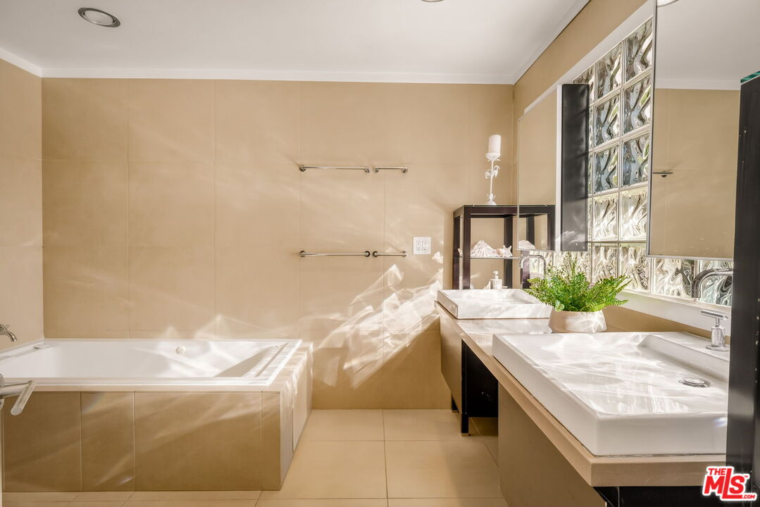 2388 Kimridge Road Beverly Hills, CA 90210 - Photo 24 of 57