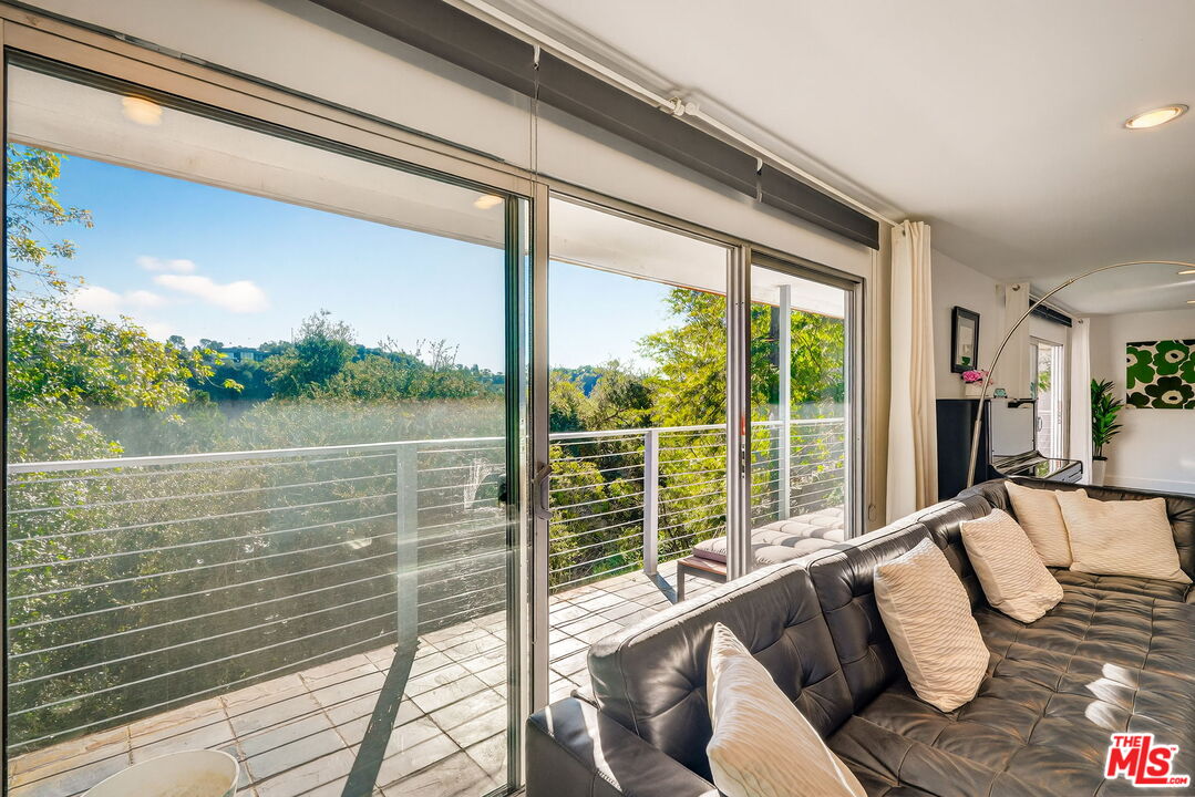 2388 Kimridge Road Beverly Hills, CA 90210 - Photo 5 of 57