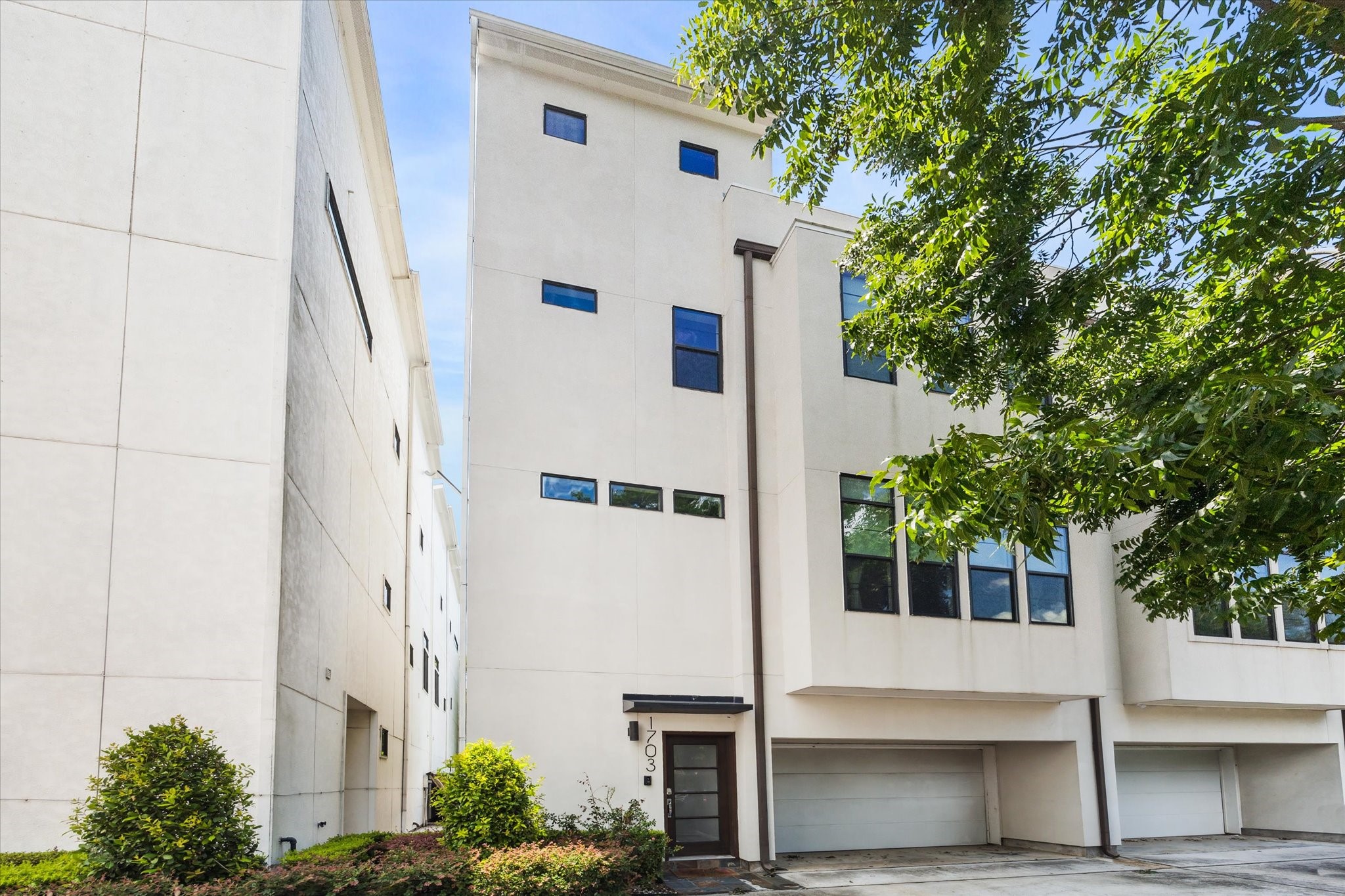 1703 Weber Street Houston, TX 77007 - Photo 1 of 32