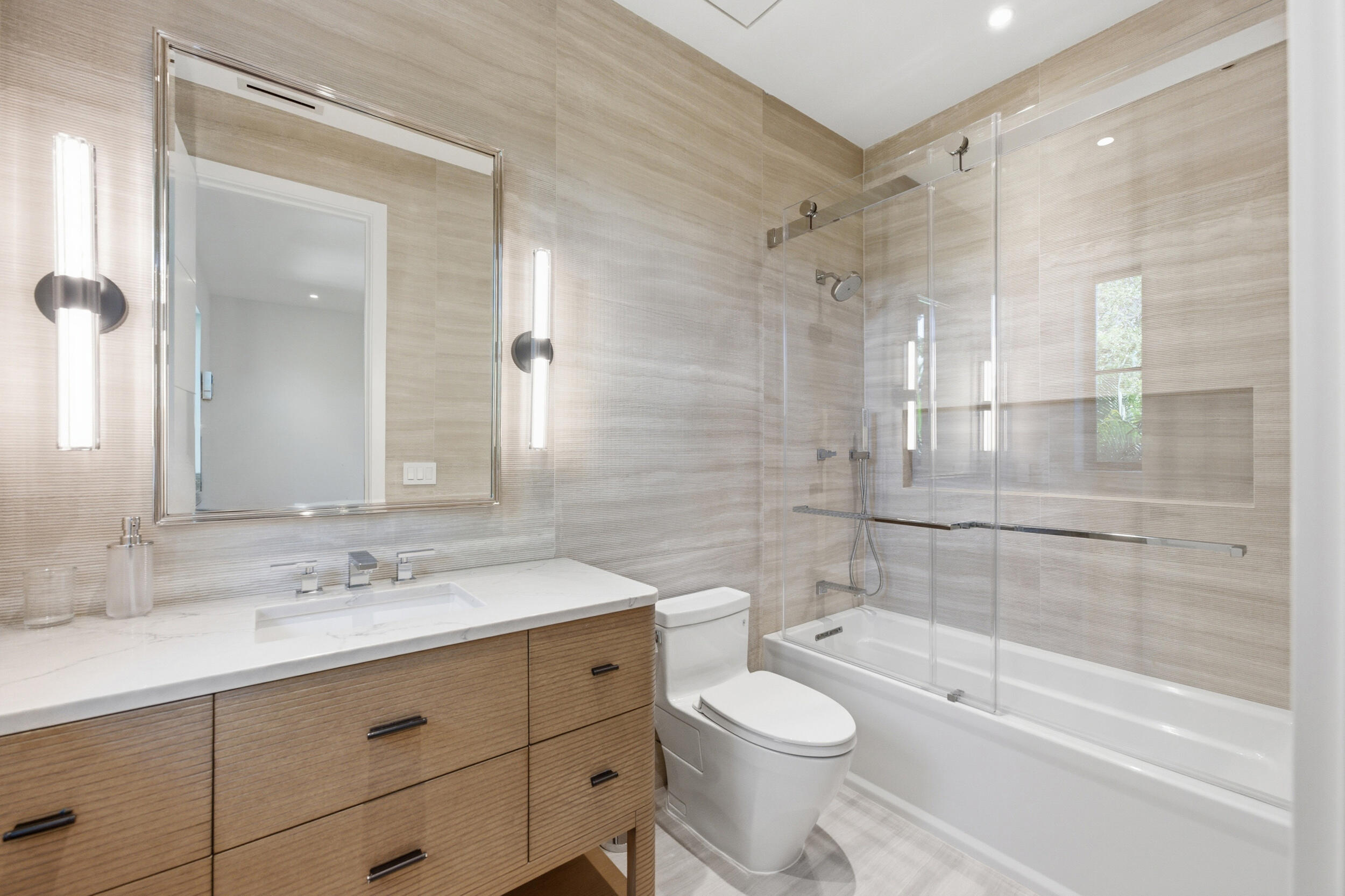 210 Cortez Road West Palm Beach, FL 33405 - Photo 24 of 35 BATHROOM #5