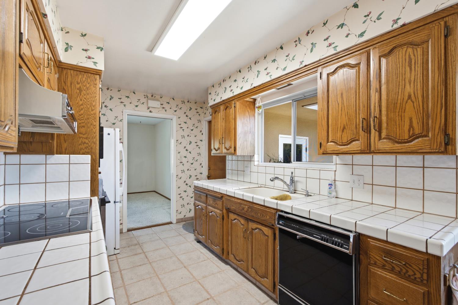 4328 East Rialto Avenue Fresno, CA 93726 - Photo 12 of 43