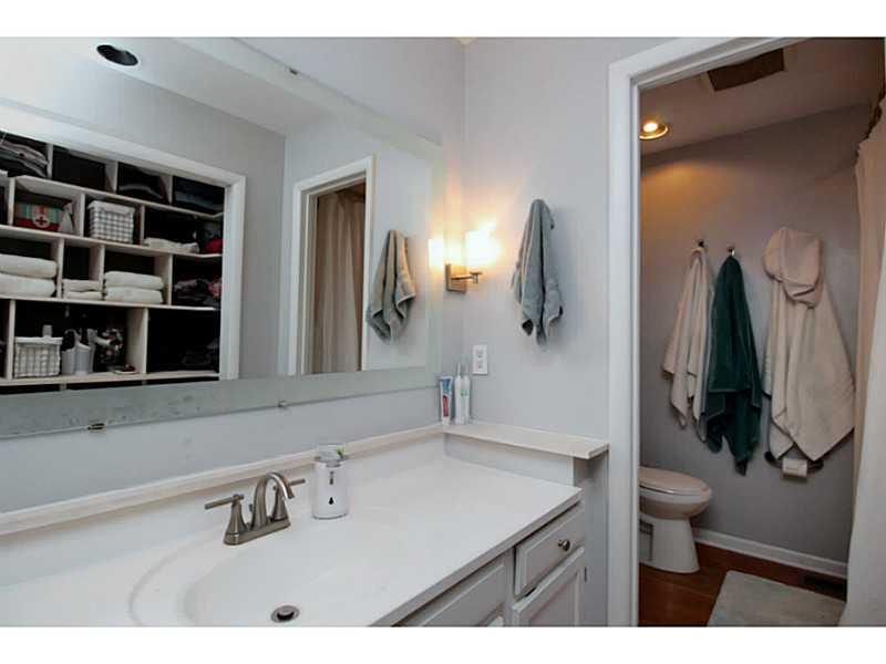 6898 Hoover Road Indianapolis, IN 46260 - Photo 19 of 24 Gallery Image 19