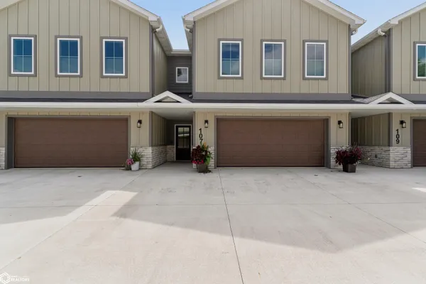 $439,900 | 107 Stonebrook Court, Clear Lake, IA 50428
