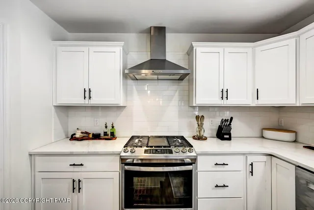 $575,000 | 208 Bryan Drive, Kresgeville, PA 18333