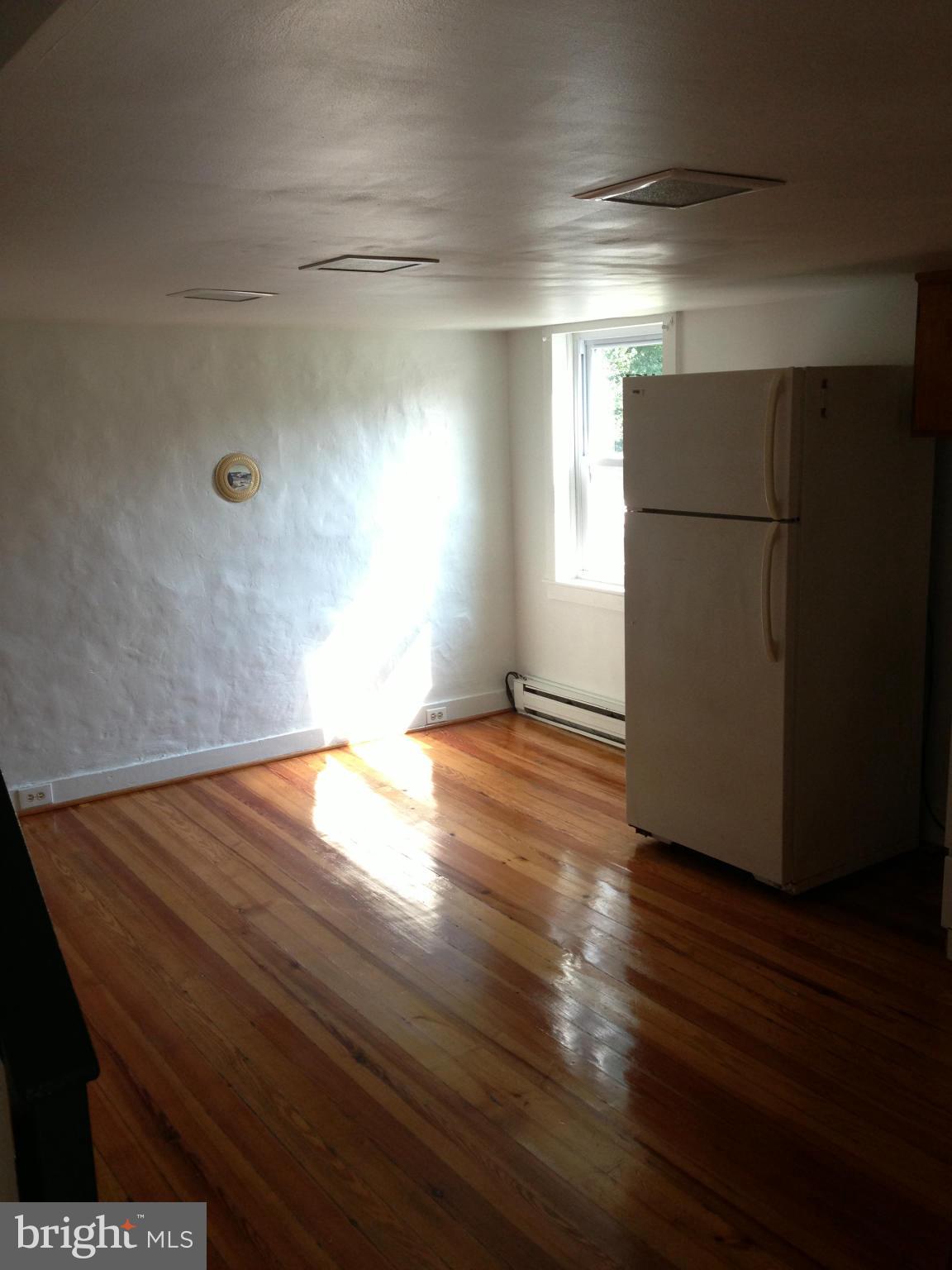13786 Mountain Road Purcellville, VA 20132 - Photo 2 of 5 Kitchen