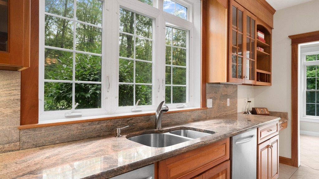 163 Lake Road Sturbridge, MA 01518 - Photo 8 of 25