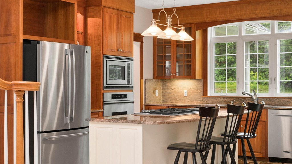 163 Lake Road Sturbridge, MA 01518 - Photo 9 of 25