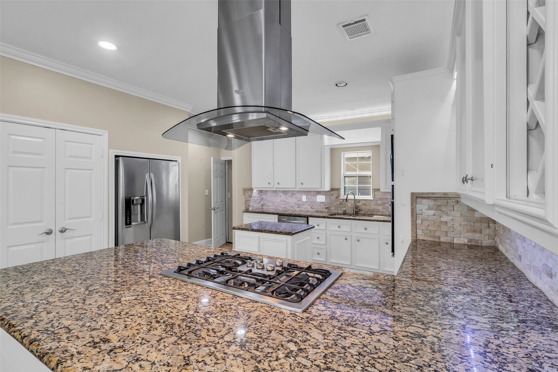 1607 Houston Avenue Houston, TX 77007 - Photo 8 of 27 a kitchen with a stove a refrigerator and cabinets