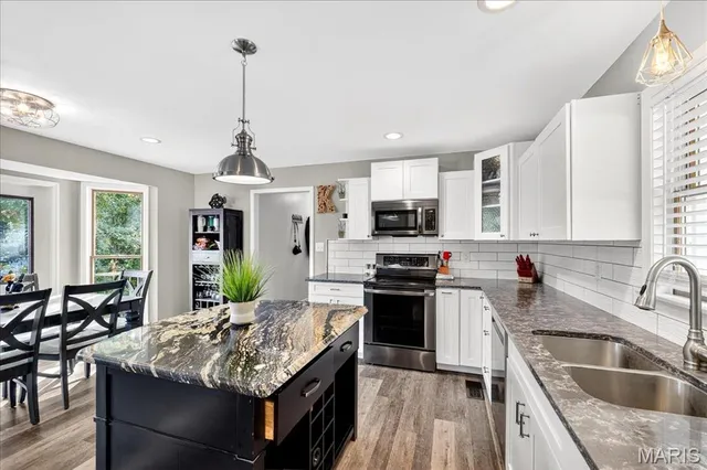 $649,900 | 9381 East Vista Drive, Hillsboro, MO 63050