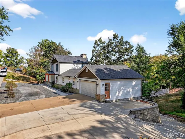 $649,900 | 9381 East Vista Drive, Hillsboro, MO 63050