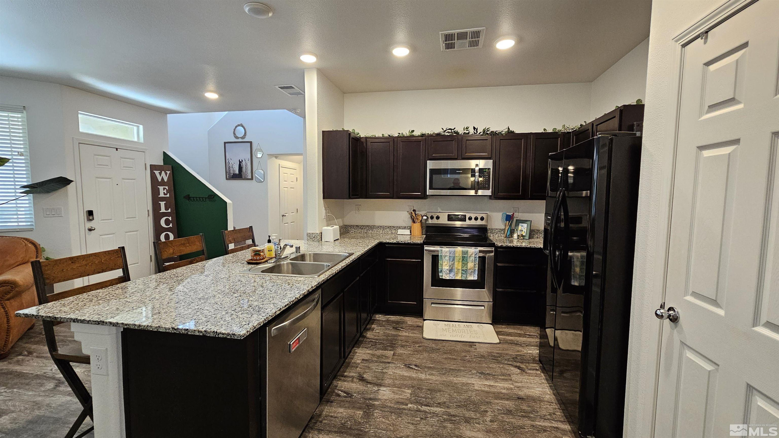 9609 Windjammer Way Reno, NV 89506 - Photo 8 of 30 Photo 8